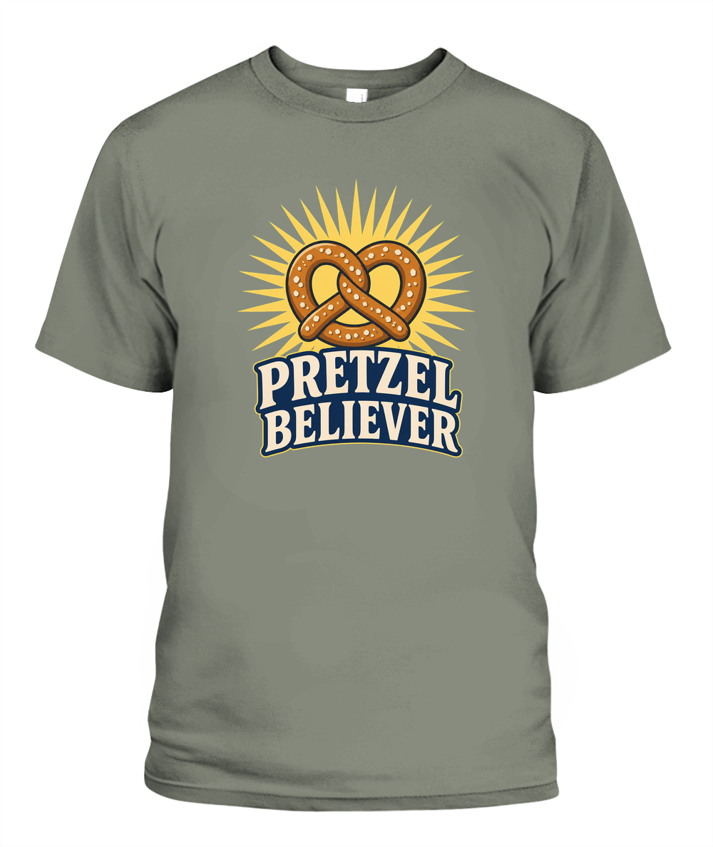 Pretzel Believer — T-Shirt in Moss